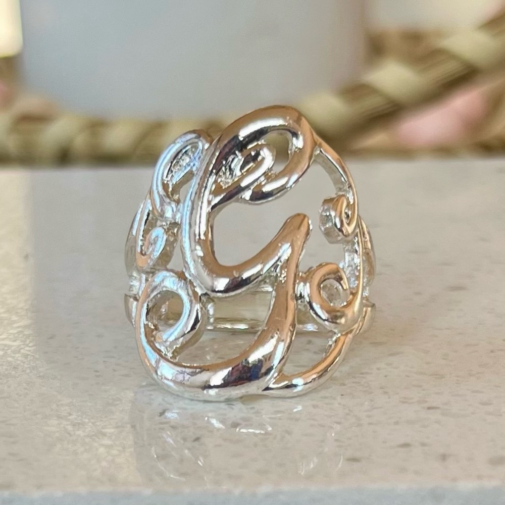 Elegant Stretch Monogram Ring - G